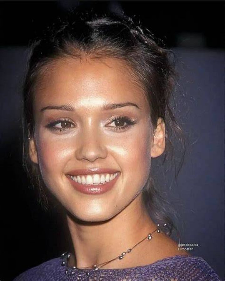 A very young Jessica Alba 9GAG