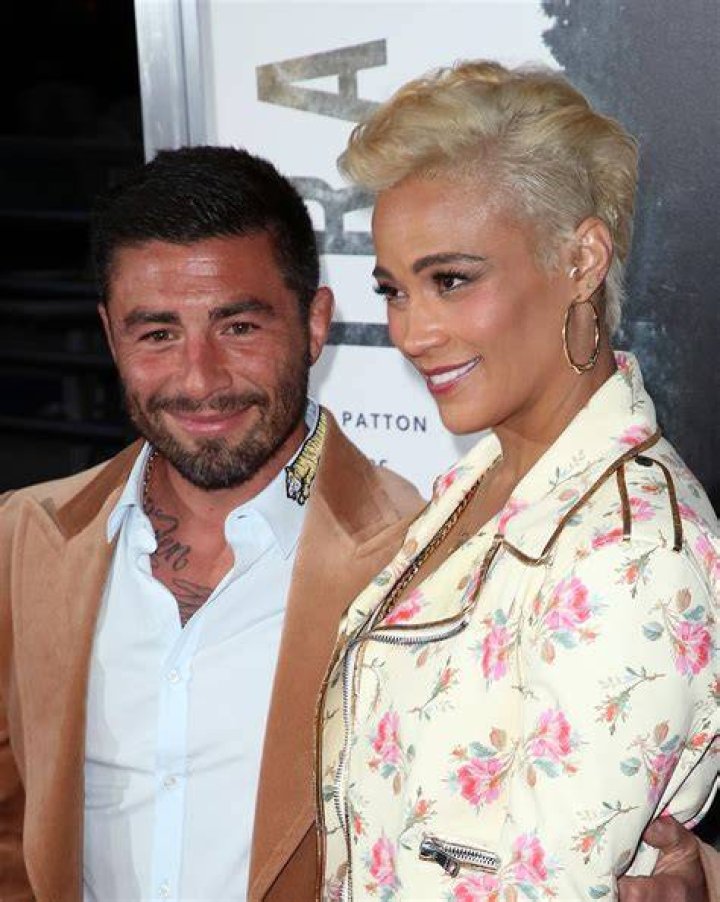 Paula Patton and married boyfriend step out on "Traffik" red carpet